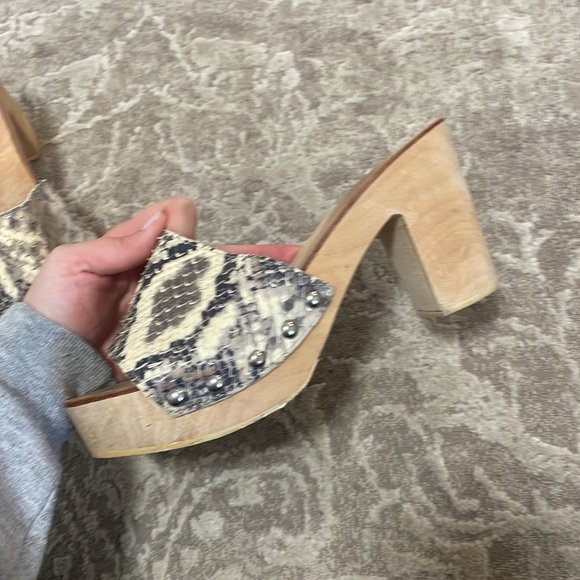 Jeffrey Campbell Size 8 Snake Leather Heel - Picture 6 of 9